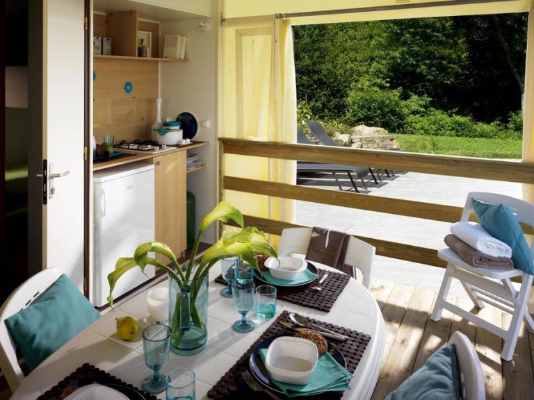 Bungalow with terrace & heated pool — photo 4
