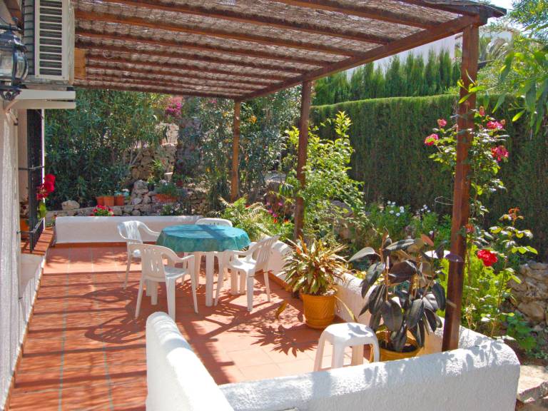 Family-oriented pleasant vacation home with private pool, yard & terrace | Mountain view | Dogs allowed — photo 2