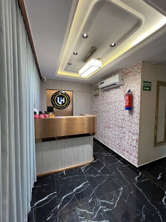 Hotel Luxurious Inn