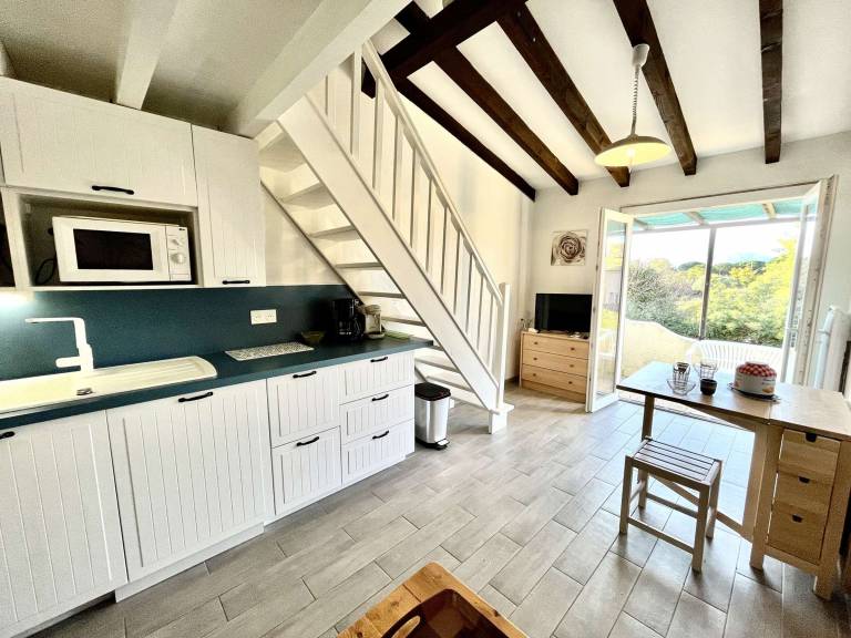 Studio flat  Bastelicaccia