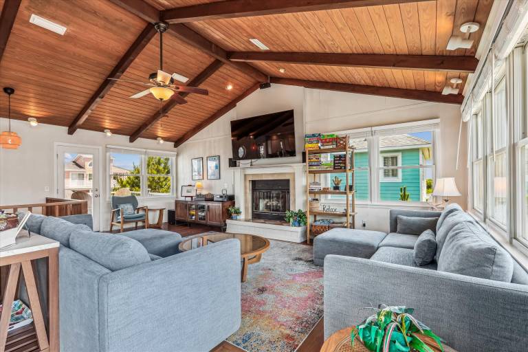 ONLY 350 Feet to beach! Pool, Hot Tub! Pool Table, Pets Welcome! — photo 5