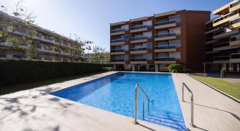 Beautiful rental apartment with yard, patio & pool | Next to the beach | Pet-friendly — photo 3