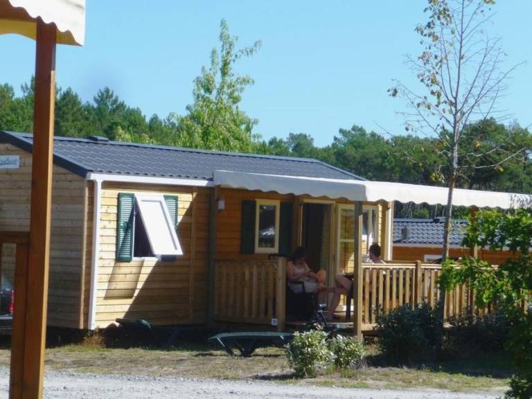 Mobile home with heated pool & terrace — photo 5