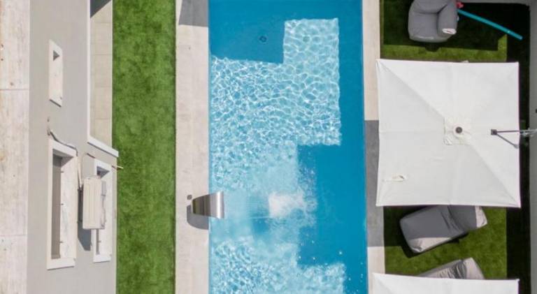 Lovely vacation home with pool, garden & patio | Pets are welcome in Kavala