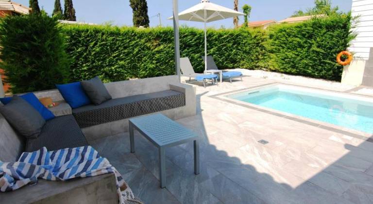 House with private pool, grill & terrace — photo 2