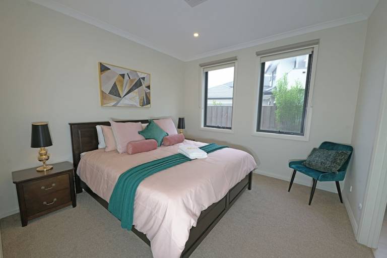 Villa  Werribee South