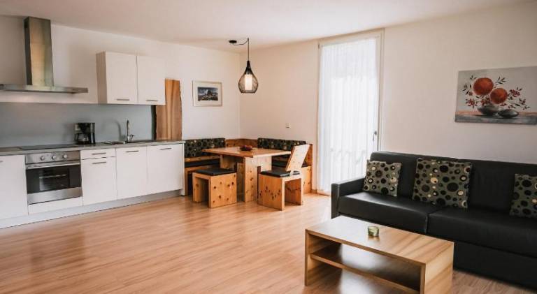 Serviced apartment with garden, sauna & jacuzzi in Naz Sciaves