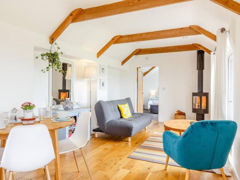 Cottage with yard, hot tub & barbecue in Penzance