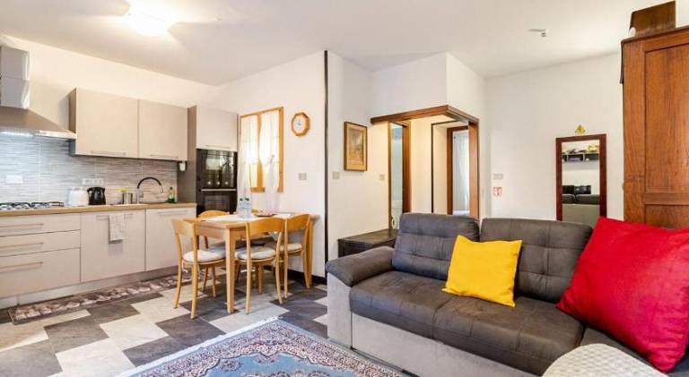 Holiday apartment with 2 rooms for 6 persons in Trieste