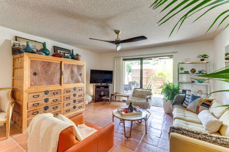 2 Mi to Dtwn Palm Springs: Mtn-View Condo w/ Pool — photo 4