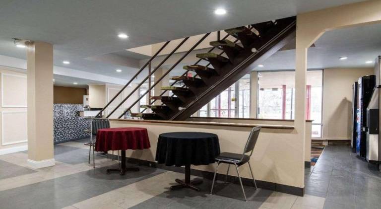 Rodeway Inn Syracuse Carrier Circle — photo 4