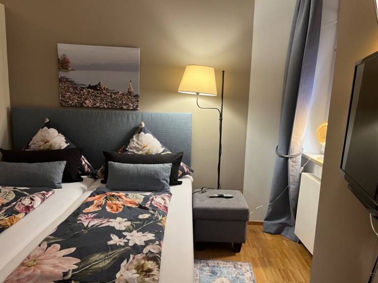 Ferienwohnung mit Hund in Meersburg für max. 2 Personen Ferienwohnung mit Hund in Meersburg für max. 2 Personen