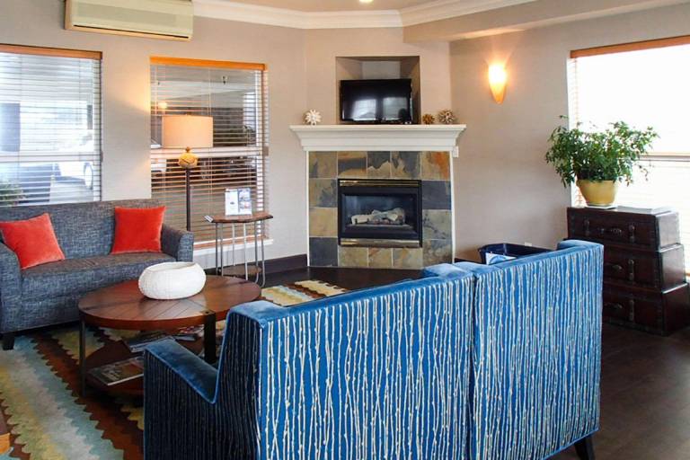 Elizabeth Oceanfront Suites, an Ascend Collection Hotel — photo 2