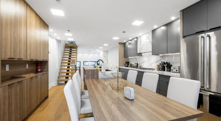 Luxury Downtown Mansion Garage Parking Roofdeck — photo 3