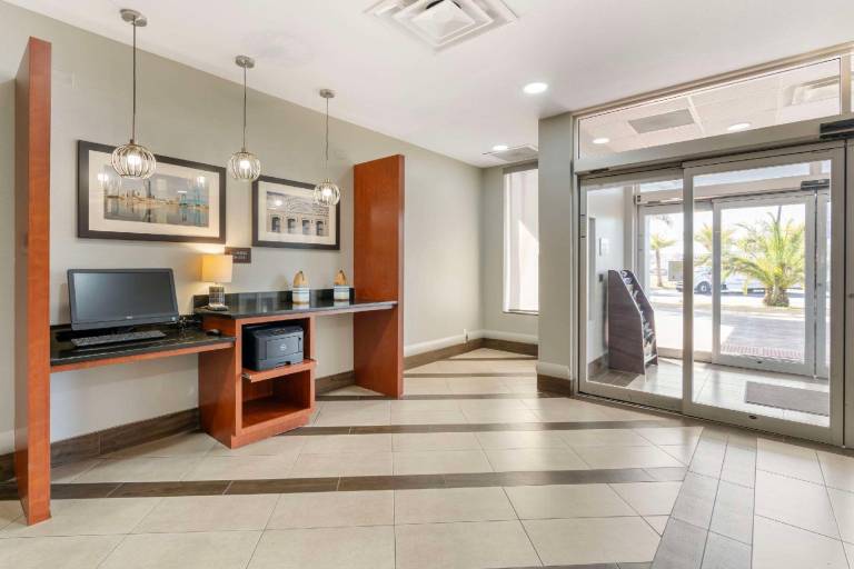 Comfort Suites West Jacksonville — photo 2
