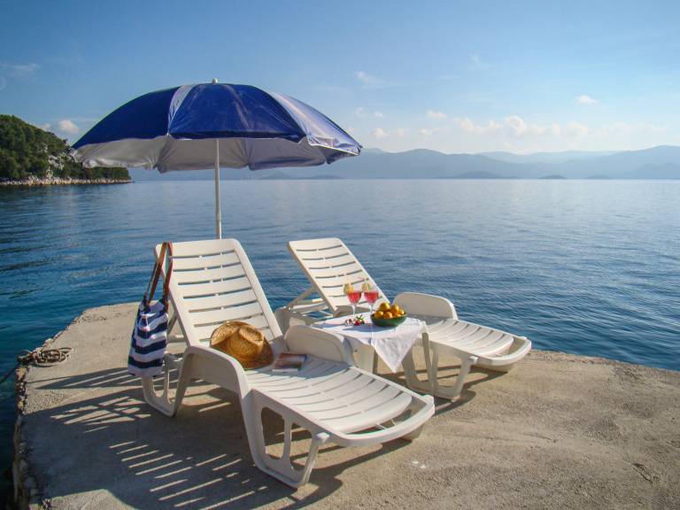 Pleasant vacation home with BBQ, hot tub & patio | Pets allowed — photo 2
