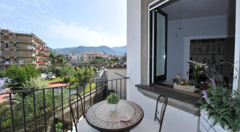 Rental apartment with yard, terrace & barbeque — photo 5