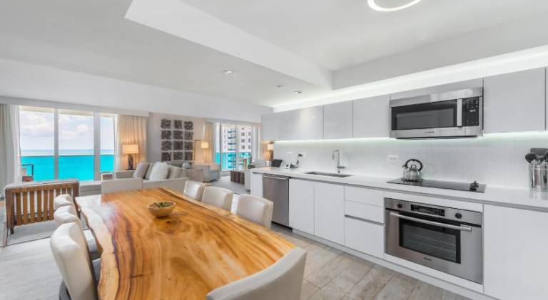 Apartment with jacuzzi | Next to Miami Beach Botanical Garden — photo 3