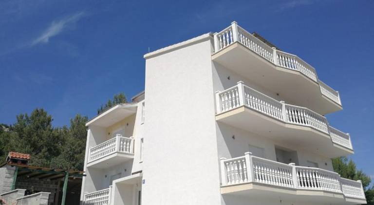 Beautiful rental apartment with patio, grill & yard | Beach nearby | Pets are welcome in Seget