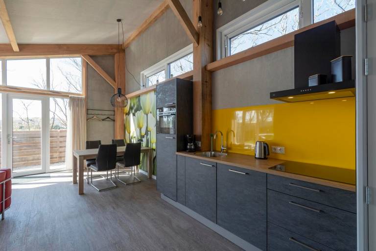 Bungalow with yard & terrace — photo 3