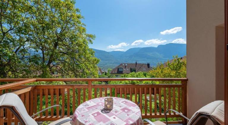 Apartment with terrace, garden & barbecue — photo 3