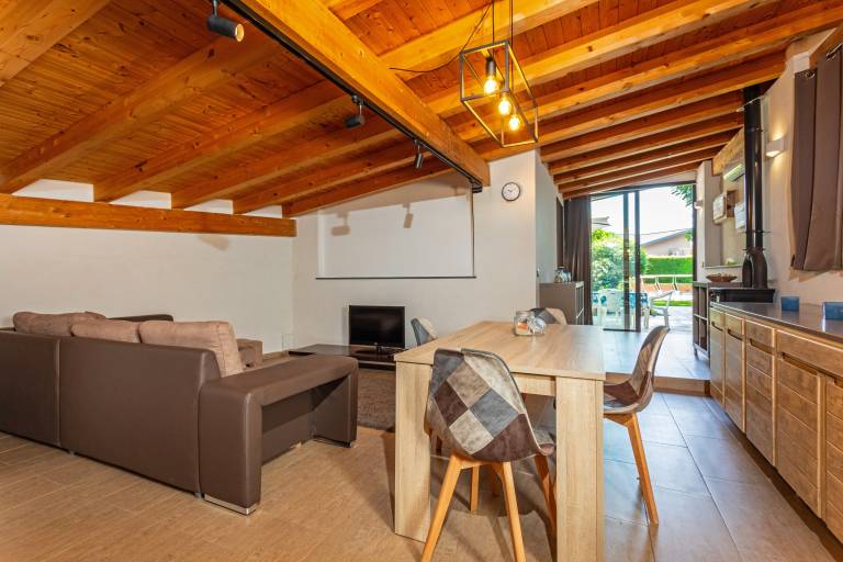 Nice holiday apartment with yard, private pool & grill | Garden view | Dogs allowed — photo 4