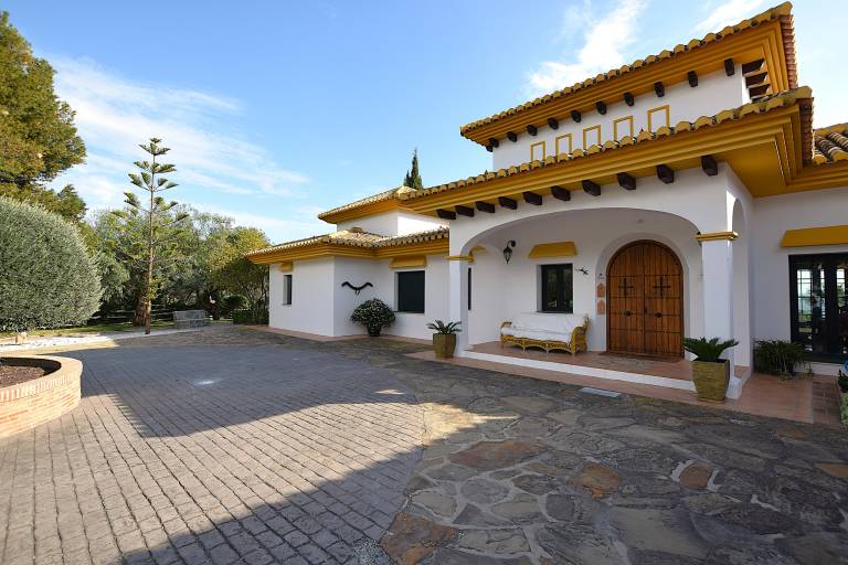 Fully equipped nice villa with jacuzzi, terrace & garden | Pets allowed — photo 2