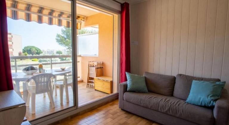 Holiday apartment with pool — photo 2