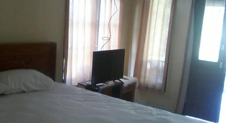 Rental apartment with yard & patio in Karangasem