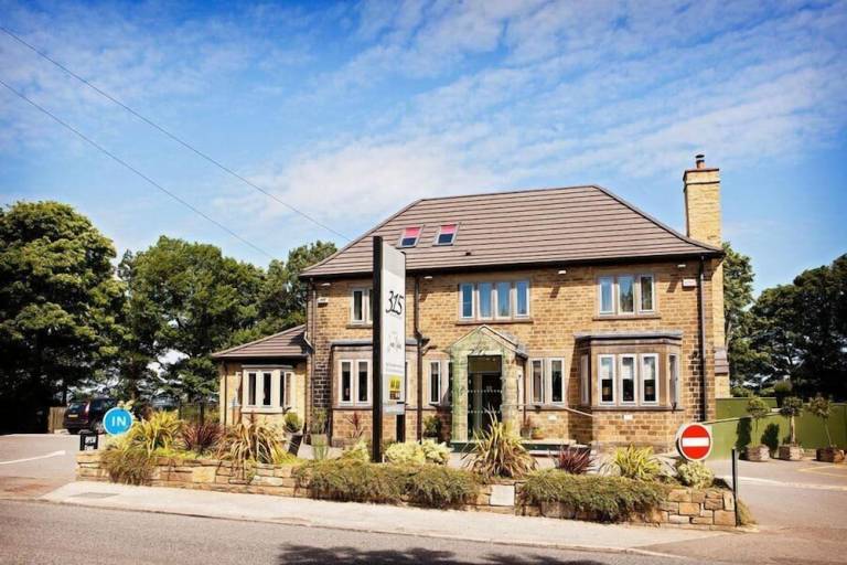Bed and breakfast  Lepton