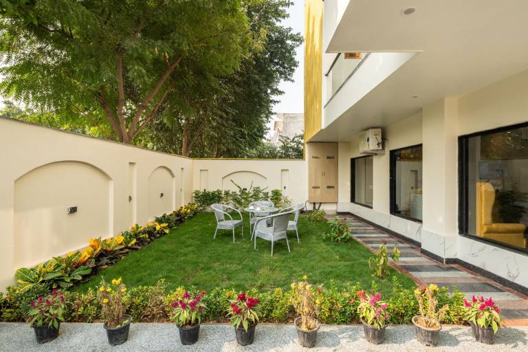Lime Tree Hotel & One BHK Serviced Apartment Noida Grand Central Next to Sector 51 metro — photo 5