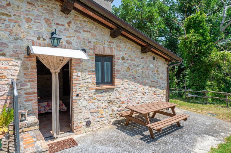 Farmhouse 'Casale Storico Fogliani- Margherita' with Mountain View, Shared Pool and Wi-Fi in Spoleto