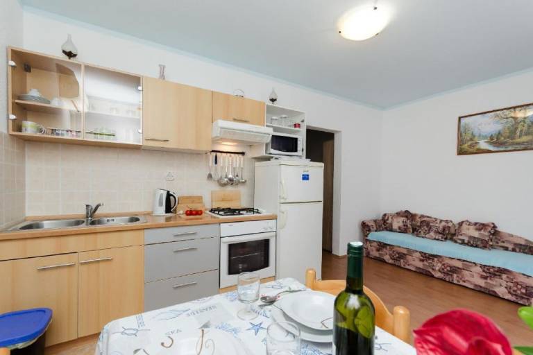 Family-friendly pleasant apartment with yard, patio & grill | Pets are welcome — photo 3