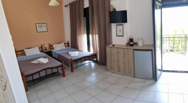 Holiday apartment with patio — photo 2