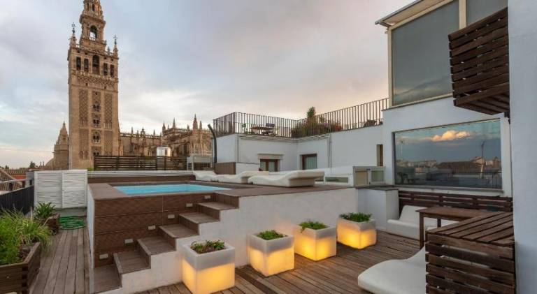 Beautiful apartment with pool & terrace | Close to Seville Cathedral | Pet-friendly — photo 2