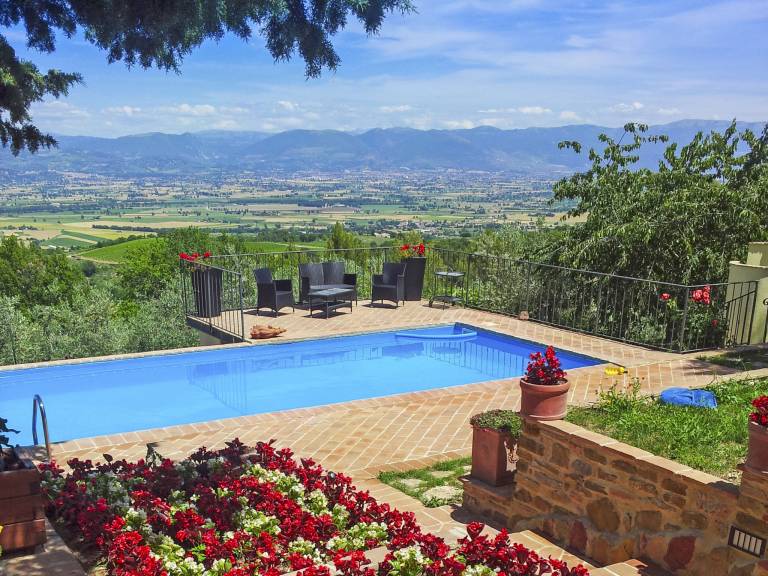House with terrace, private pool & yard — photo 3