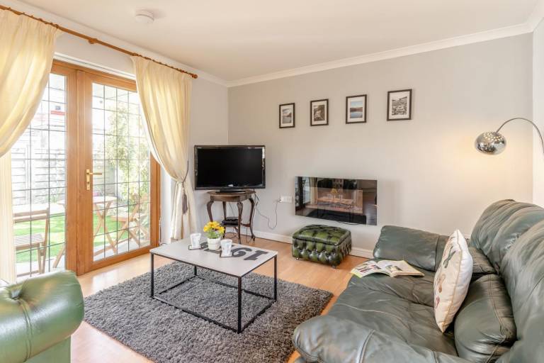 Vacation home with yard in Swansea