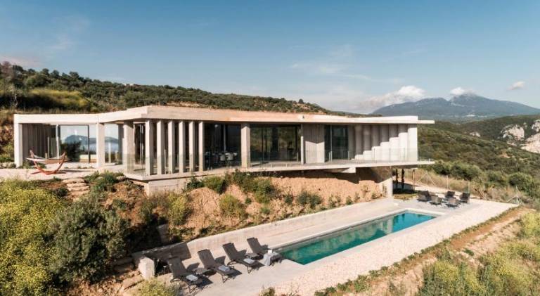 Villa with yard & private pool in Pylos-Nestoras