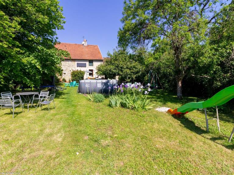 Stone house with garden, pool and guest dining — photo 4