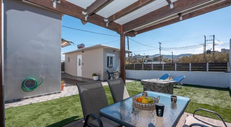 Child-friendly wonderful rental apartment with garden & patio | Close to the beach | Pets allowed in Kissamos