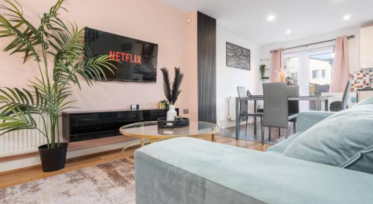 House with 3 rooms for 10 persons in Manchester