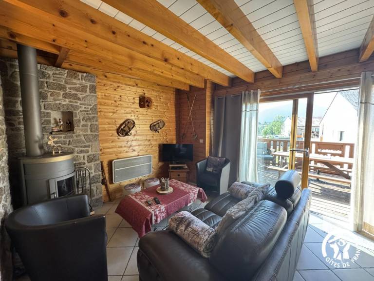 Gite with patio, garden & grill — photo 2