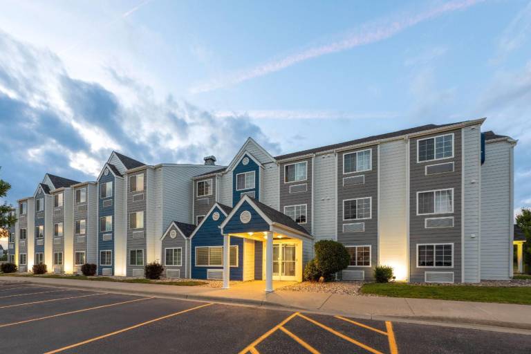 Microtel Inn & Suites by Wyndham Sioux Falls — photo 2