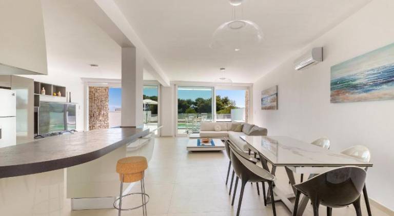 Villa with pool | Pet-friendly — photo 2