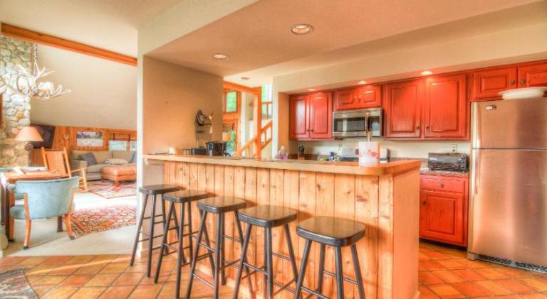 Stratton Mountain Condo with a Hot Tub! Sleeps 12! — photo 5