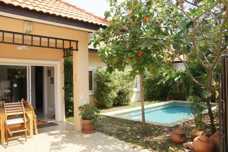 Villa with yard, grill & pool in Sattahip