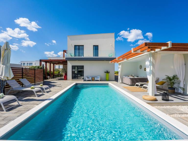 Ferienhaus in Sukošan f&uuml;r max. 8 Personen