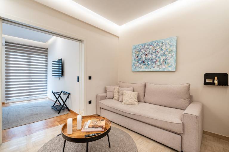 The Apex Boutique B2 Apartment with Balcony, Wi-Fi, and Air Conditioning — photo 2