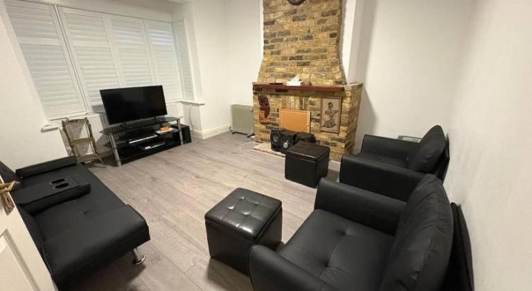 Villa | Pet-friendly in Hayes