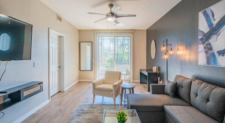 Spacious 2BD - ASU - Sloan Pk - WD Parking Sleeps 8 in Tempe, AZ